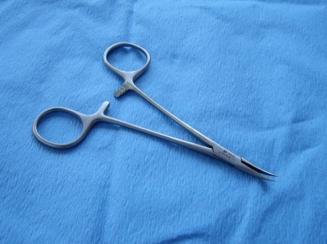 Li dissecting forceps 
输精管分离钳 
pinza de punto para conducto deferente